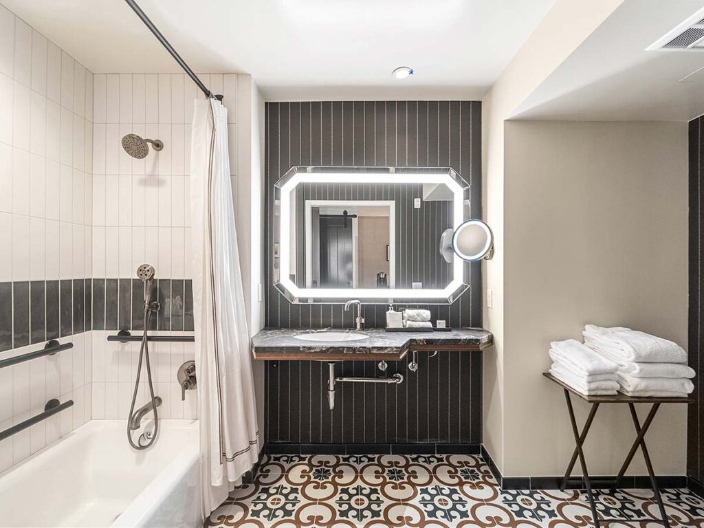 estancia hotel lajolla guestroom Bathroom
