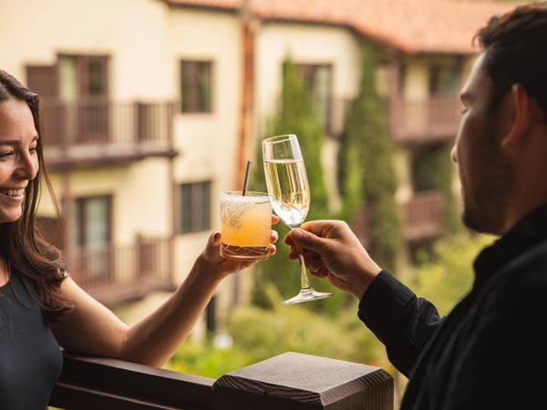 couple cheering with drinks