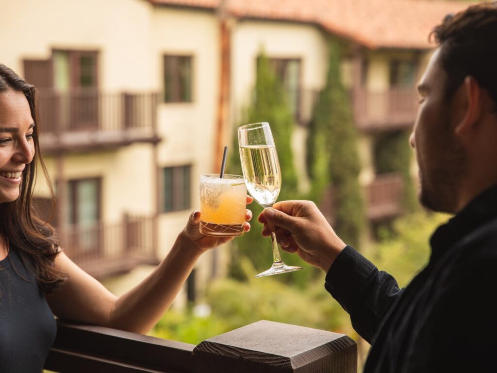 couple cheering with drinks